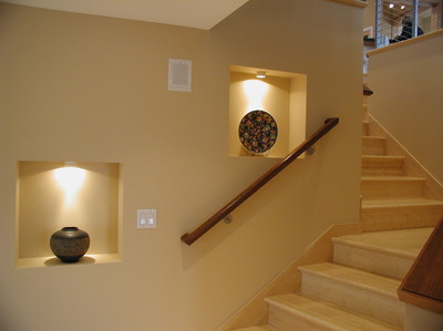 现代风格别墅旋转实木封闭楼梯间装修效果图